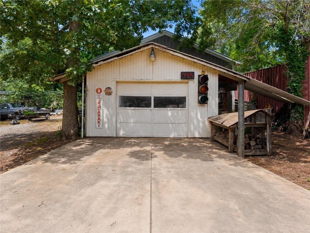 4 bedroom, 2 bathroom, 2,168 sq ft single family residence for sale at 280 Strickland Road, Alpharetta, GA 30004 — photo 4