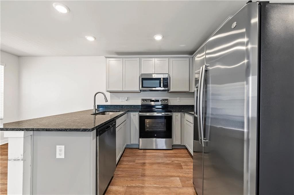 3 bedroom, 3 bathroom, 1,729 sq ft single family residence for sale at 3416 Stonewall Court, Union City, GA 30291 — photo 3