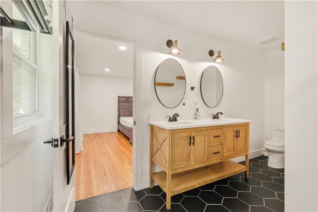 4 bedroom, 3 bathroom, 1,932 sq ft single family residence for sale at 2800 Duke of Gloucester Street, Atlanta, GA 30344 — photo 10