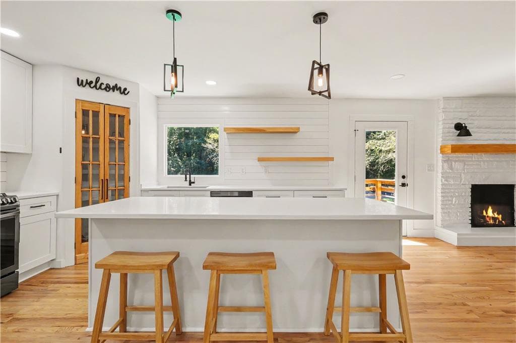 4 bedroom, 3 bathroom, 1,932 sq ft single family residence for sale at 2800 Duke of Gloucester Street, Atlanta, GA 30344 — photo 5