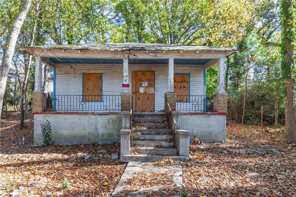 2 bedroom, 1 bathroom, 870 sq ft single family residence for sale at 350 Willis Mill Road, Atlanta, GA 30311