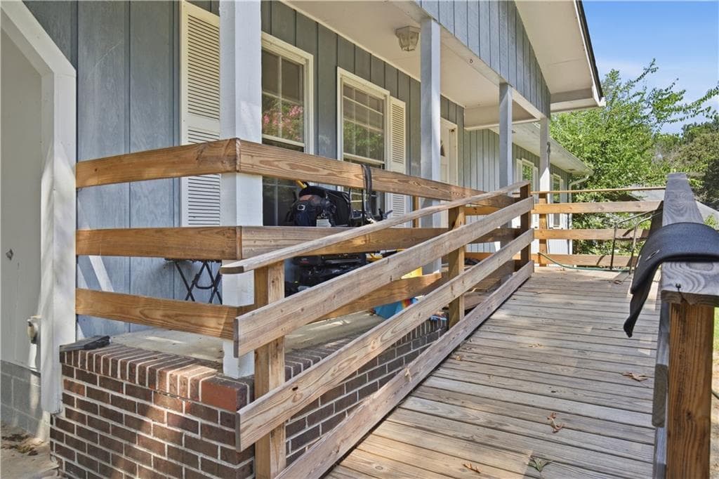 3 bedroom, 2 bathroom, 1,392 sq ft single family residence for sale at 31 Rainwood Circle, Silver Creek, GA 30173 — photo 2