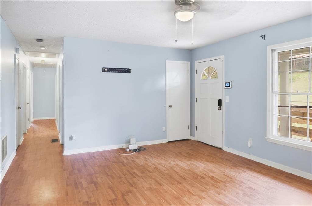 3 bedroom, 2 bathroom, 1,392 sq ft single family residence for sale at 31 Rainwood Circle, Silver Creek, GA 30173 — photo 4