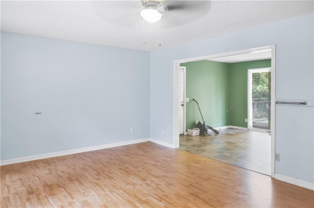 3 bedroom, 2 bathroom, 1,392 sq ft single family residence for sale at 31 Rainwood Circle, Silver Creek, GA 30173 — photo 6