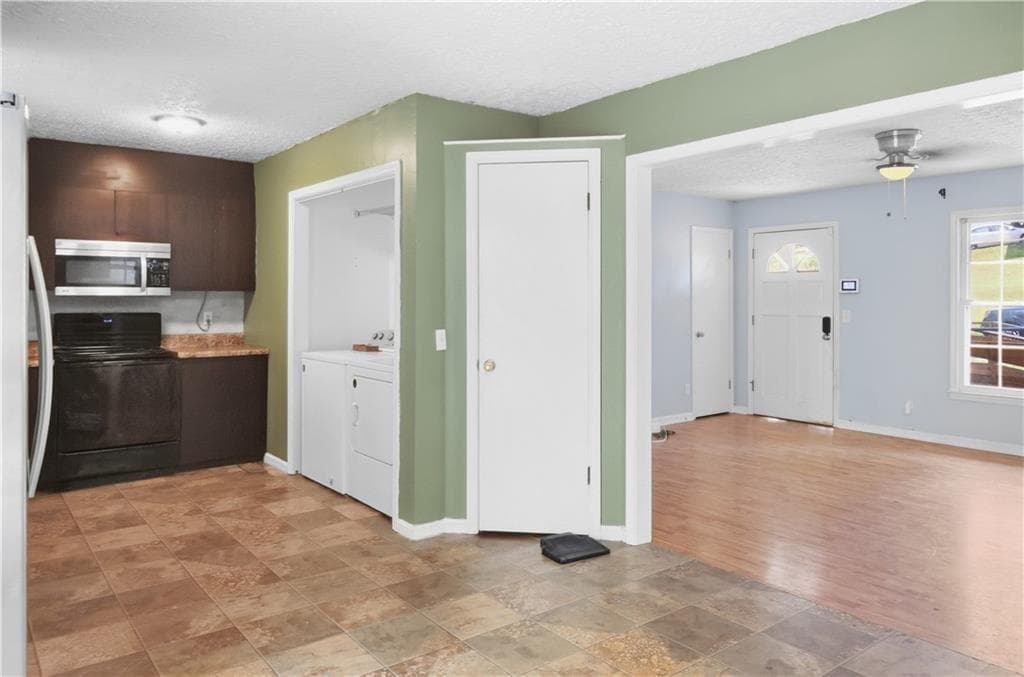 3 bedroom, 2 bathroom, 1,392 sq ft single family residence for sale at 31 Rainwood Circle, Silver Creek, GA 30173 — photo 7