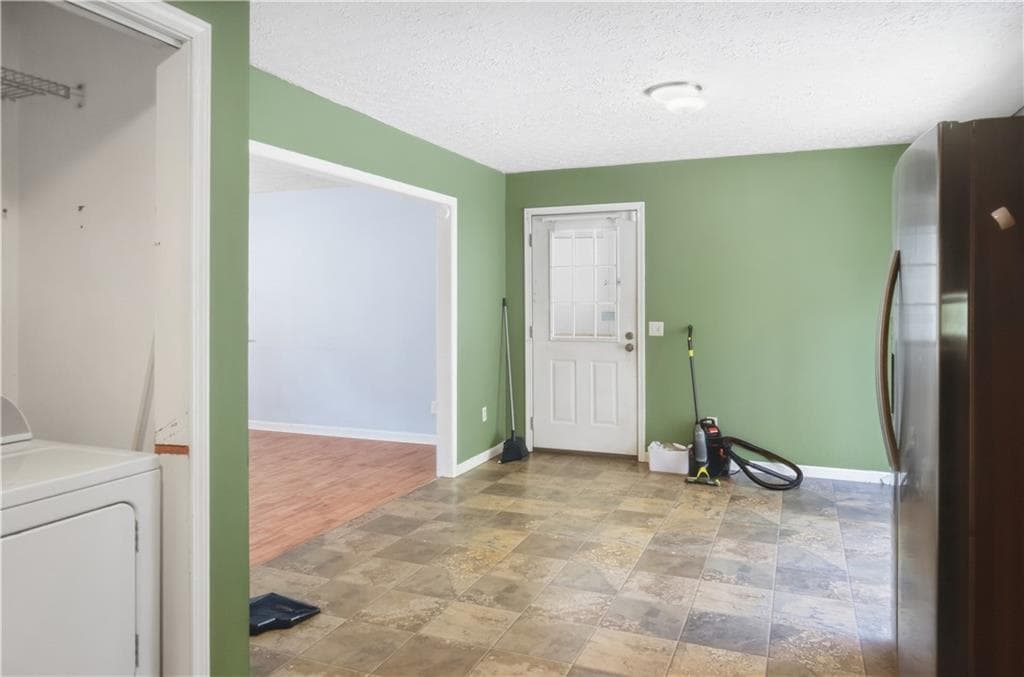 3 bedroom, 2 bathroom, 1,392 sq ft single family residence for sale at 31 Rainwood Circle, Silver Creek, GA 30173 — photo 8
