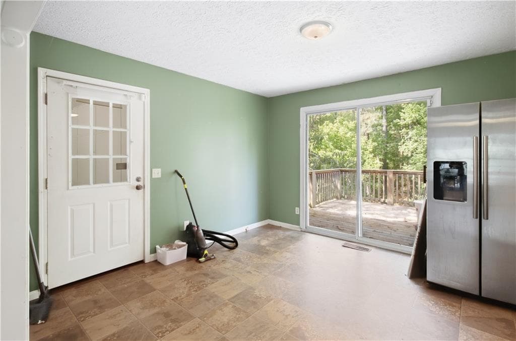 3 bedroom, 2 bathroom, 1,392 sq ft single family residence for sale at 31 Rainwood Circle, Silver Creek, GA 30173 — photo 10