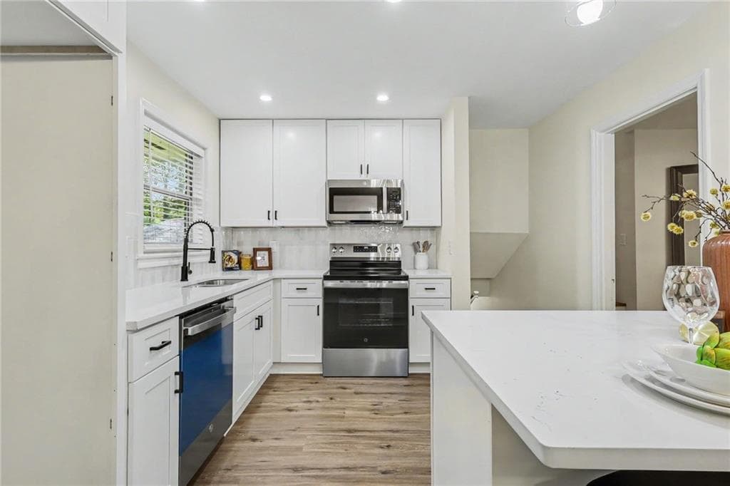 4 bedroom, 3 bathroom, 1,690 sq ft single family residence for sale at 74 Hollis Terrace, Atlanta, GA 30311 — photo 3