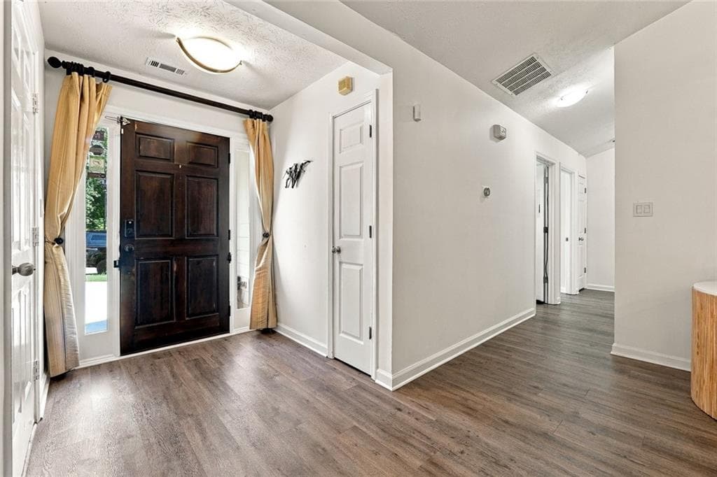 3 bedroom, 2 bathroom, 1,645 sq ft single family residence under contract at 3535 Ennfield Lane, Duluth, GA 30096 — photo 4