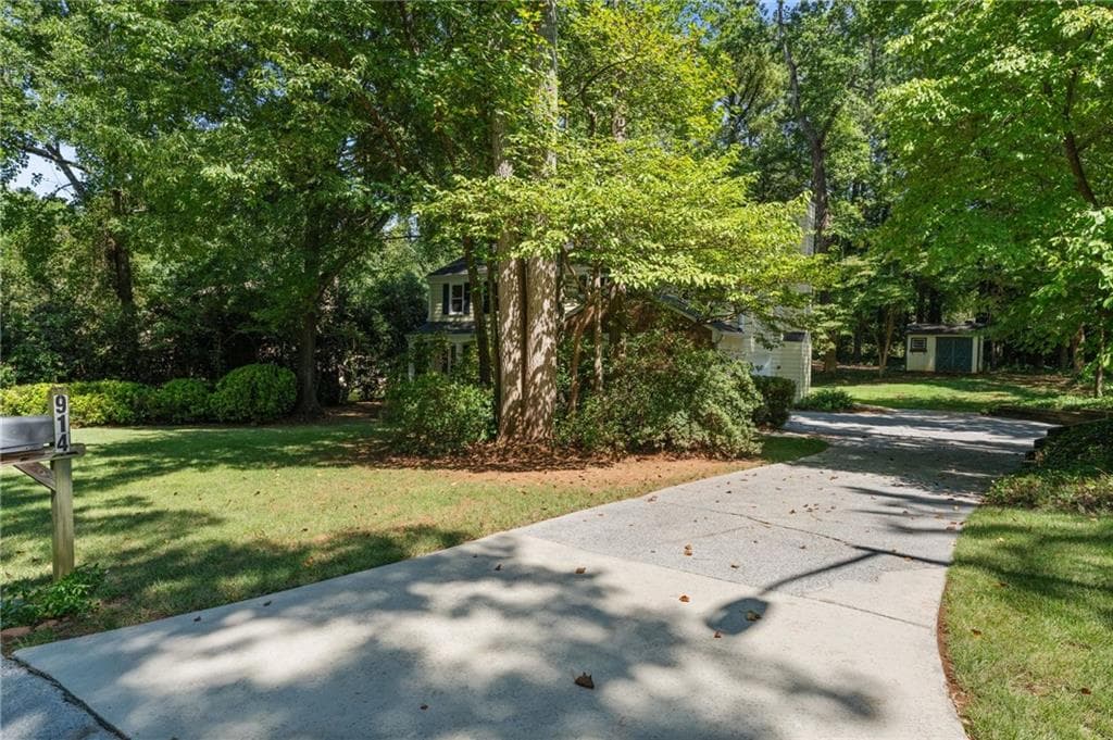 4 bedroom, 3 bathroom, 2,800 sq ft single family residence under contract at 914 Otter Way, Marietta, GA 30068 — photo 4