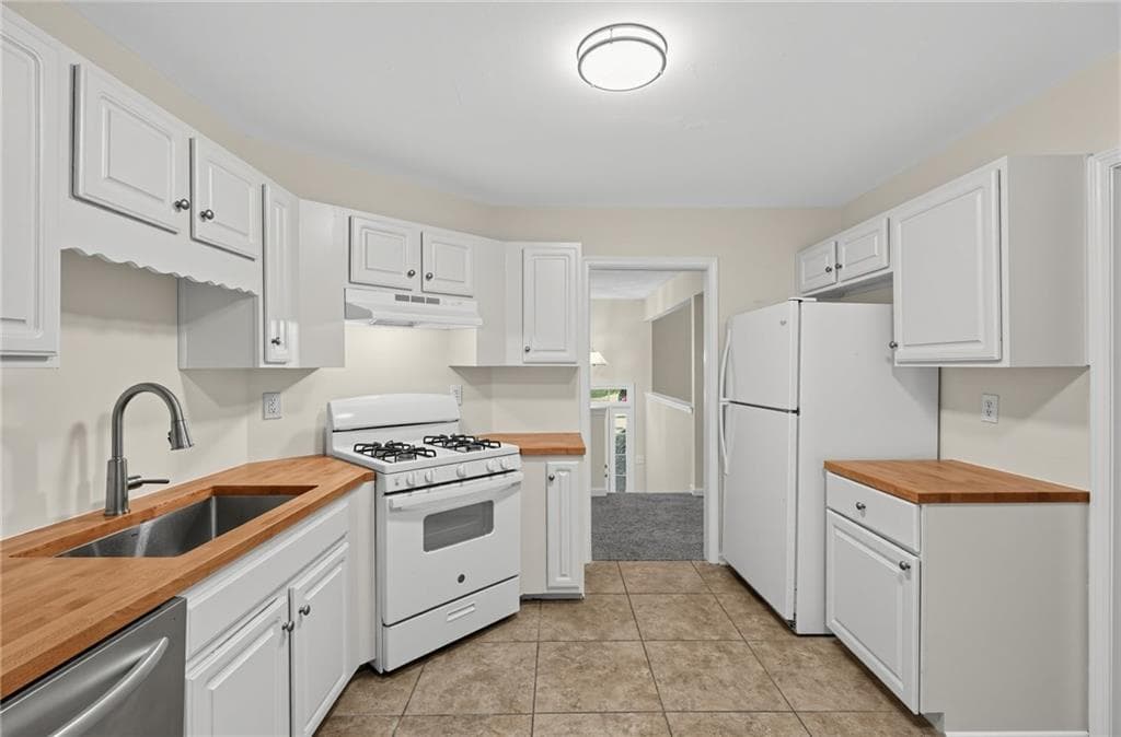 4 bedroom, 3 bathroom, 2,650 sq ft single family residence for sale at 11179 Chelsea Lane, Hampton, GA 30228 — photo 7