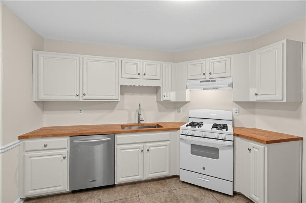 4 bedroom, 3 bathroom, 2,650 sq ft single family residence for sale at 11179 Chelsea Lane, Hampton, GA 30228 — photo 8