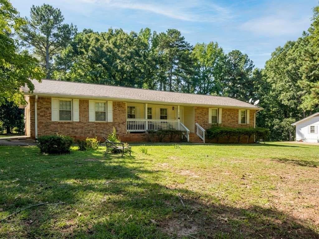 4 bedroom, 2 bathroom, 1,550 sq ft single family residence for sale at 160 Helen Lane, Stockbridge, GA 30281