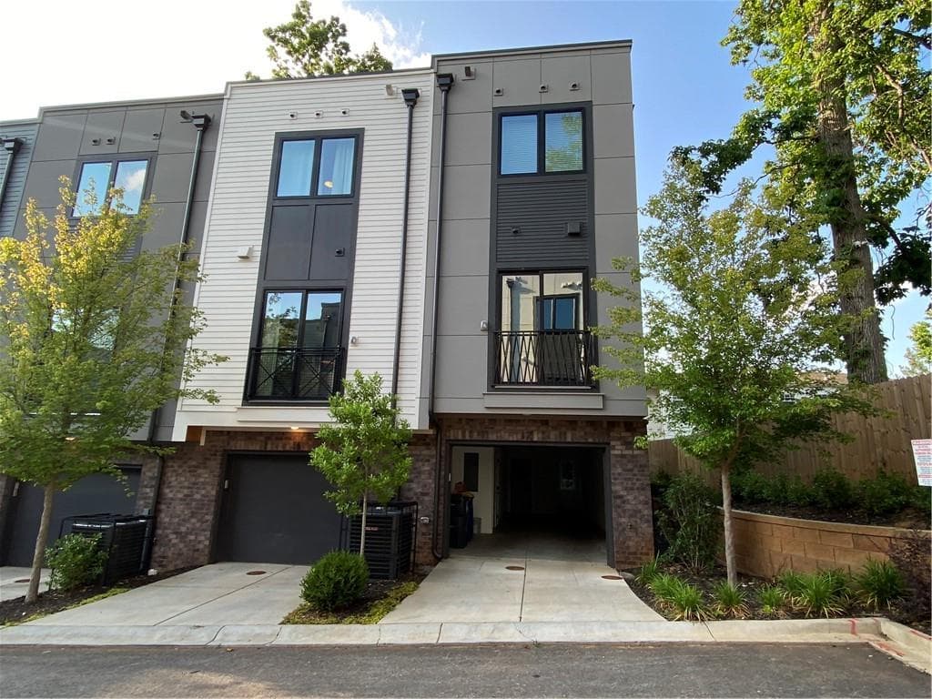 2 bedroom, 3 bathroom, 1,356 sq ft townhouse for rent at 2199 Lenox Road 17, Atlanta, GA 30324 for $3,500 a month — photo 1 of 19