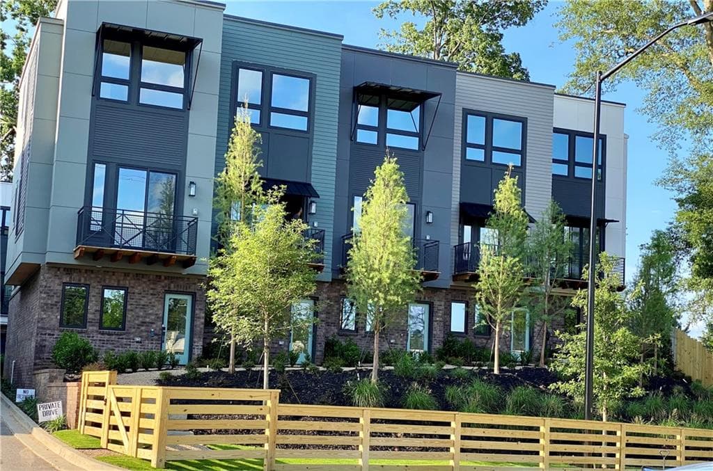 2 bedroom, 3 bathroom, 1,356 sq ft townhouse for rent at 2199 Lenox Road 17, Atlanta, GA 30324 for $3,500 a month — photo 2