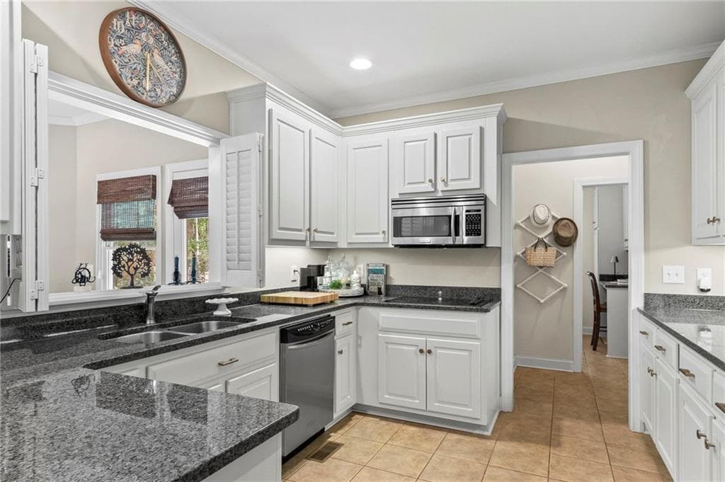 5 bedroom, 4 bathroom, 4,045 sq ft single family residence for sale at 1556 Tamarack Drive, Jasper, GA 30143 — photo 7