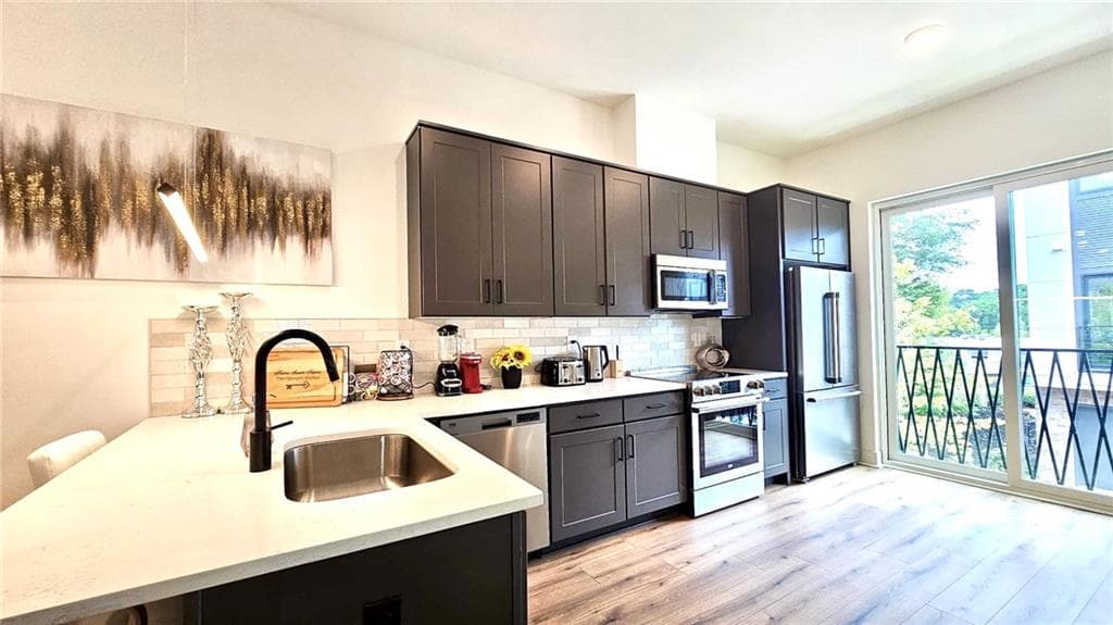 2 bedroom, 3 bathroom, 1,356 sq ft townhouse for rent at 2199 Lenox Road 17, Atlanta, GA 30324 for $3,500 a month — photo 5