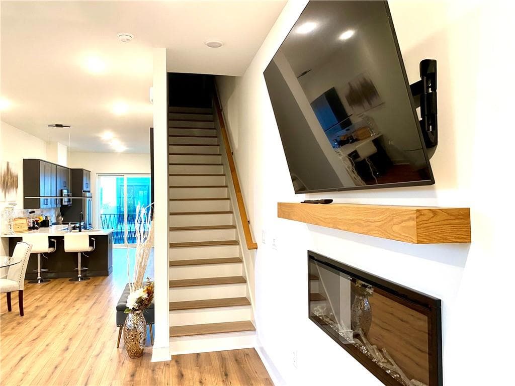 2 bedroom, 3 bathroom, 1,356 sq ft townhouse for rent at 2199 Lenox Road 17, Atlanta, GA 30324 for $3,500 a month — photo 9