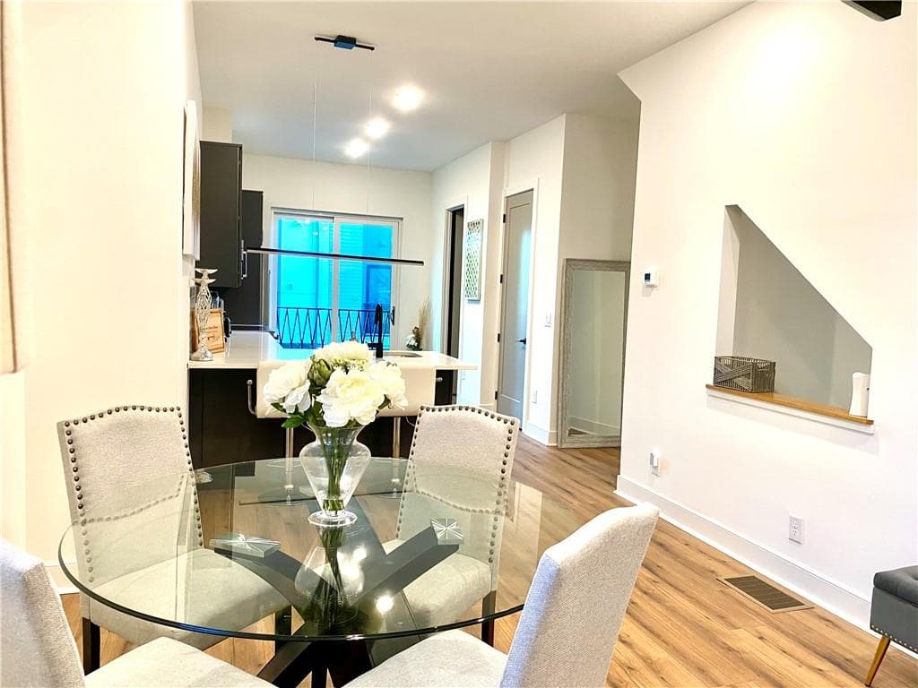 2 bedroom, 3 bathroom, 1,356 sq ft townhouse for rent at 2199 Lenox Road 17, Atlanta, GA 30324 for $3,500 a month — photo 10