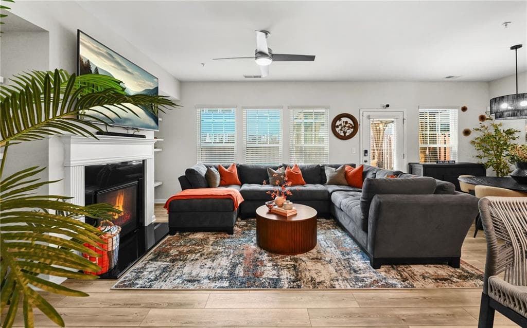 3 bedroom, 3 bathroom, 1,991 sq ft townhouse for sale at 195 Senna St, Marietta, GA 30064 — photo 4