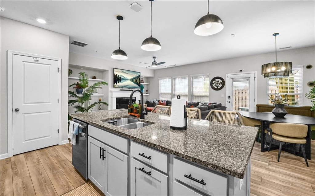 3 bedroom, 3 bathroom, 1,991 sq ft townhouse for sale at 195 Senna St, Marietta, GA 30064 — photo 9