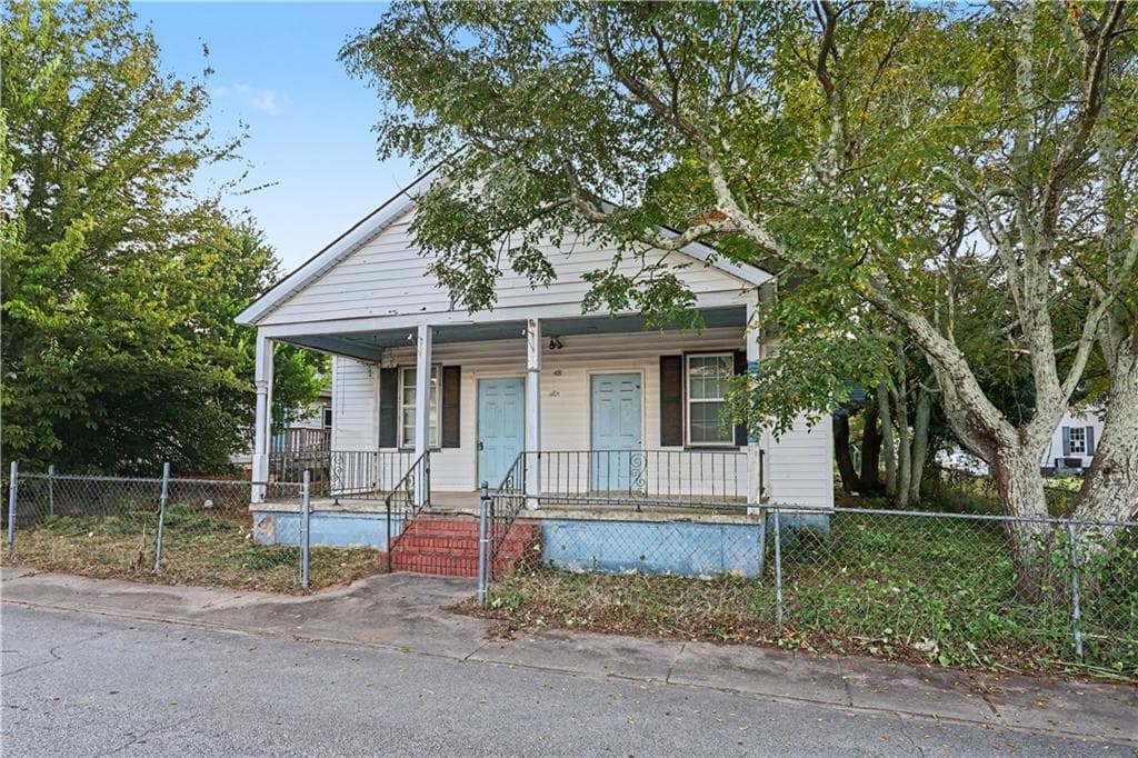 2 bedroom, 2 bathroom, 1,590 sq ft single family residence for sale at 48 Ivy Street, Porterdale, GA 30014 — photo 2