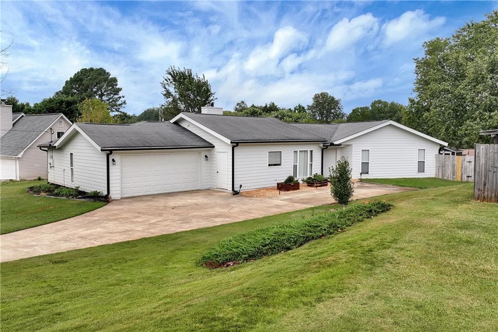 3 bedroom, 2 bathroom, 1,461 sq ft single family residence under contract at 5640 Raintree Trce, Oakwood, GA 30566