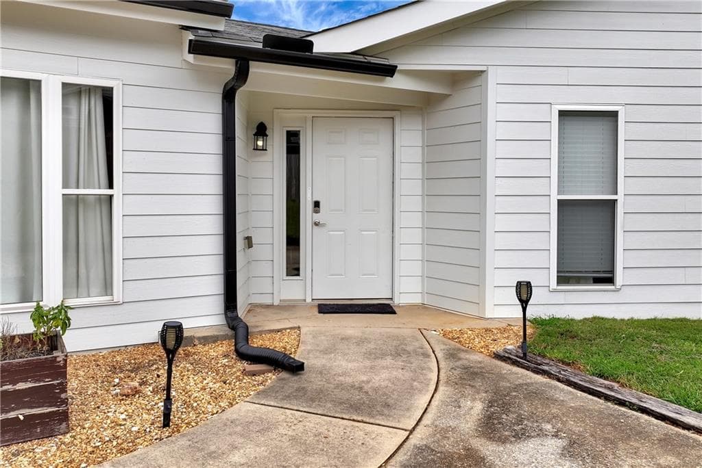 3 bedroom, 2 bathroom, 1,461 sq ft single family residence under contract at 5640 Raintree Trce, Oakwood, GA 30566 — photo 3