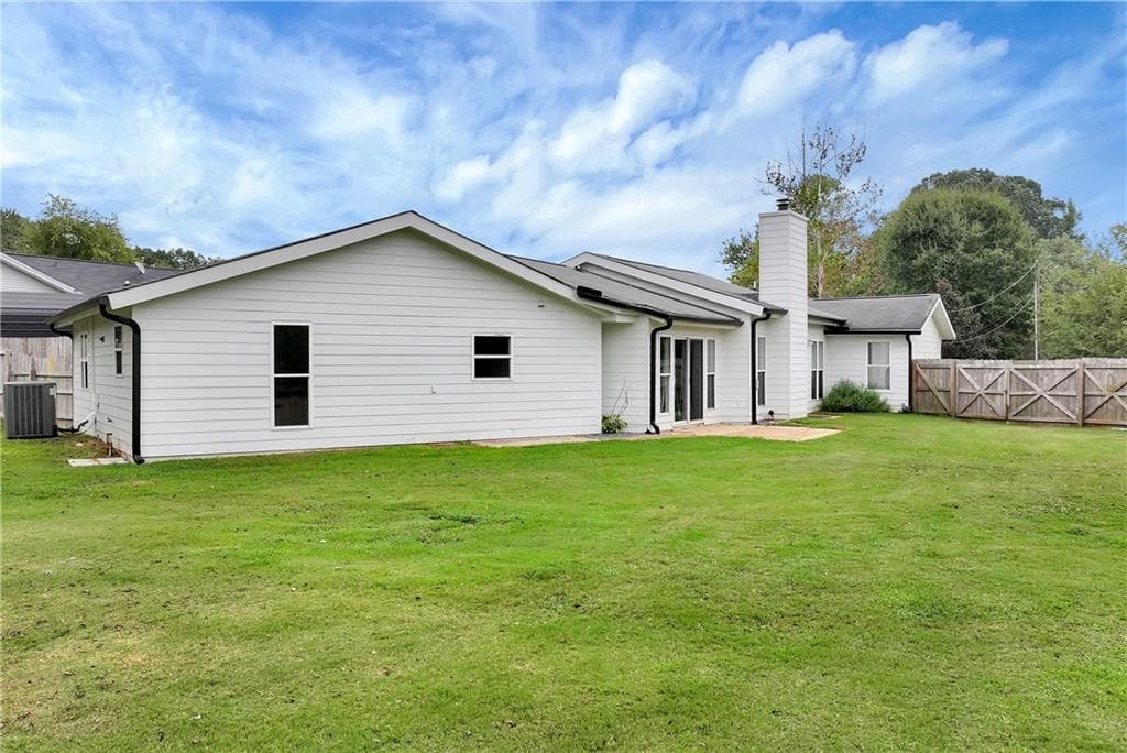 3 bedroom, 2 bathroom, 1,461 sq ft single family residence under contract at 5640 Raintree Trce, Oakwood, GA 30566 — photo 5