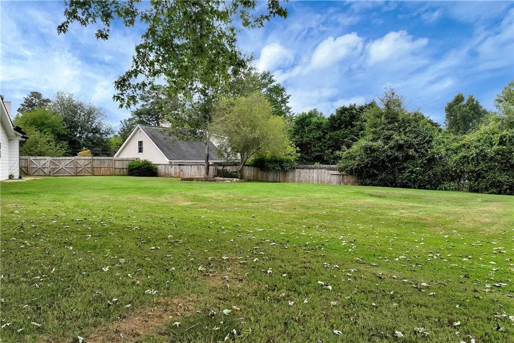 3 bedroom, 2 bathroom, 1,461 sq ft single family residence under contract at 5640 Raintree Trce, Oakwood, GA 30566 — photo 8