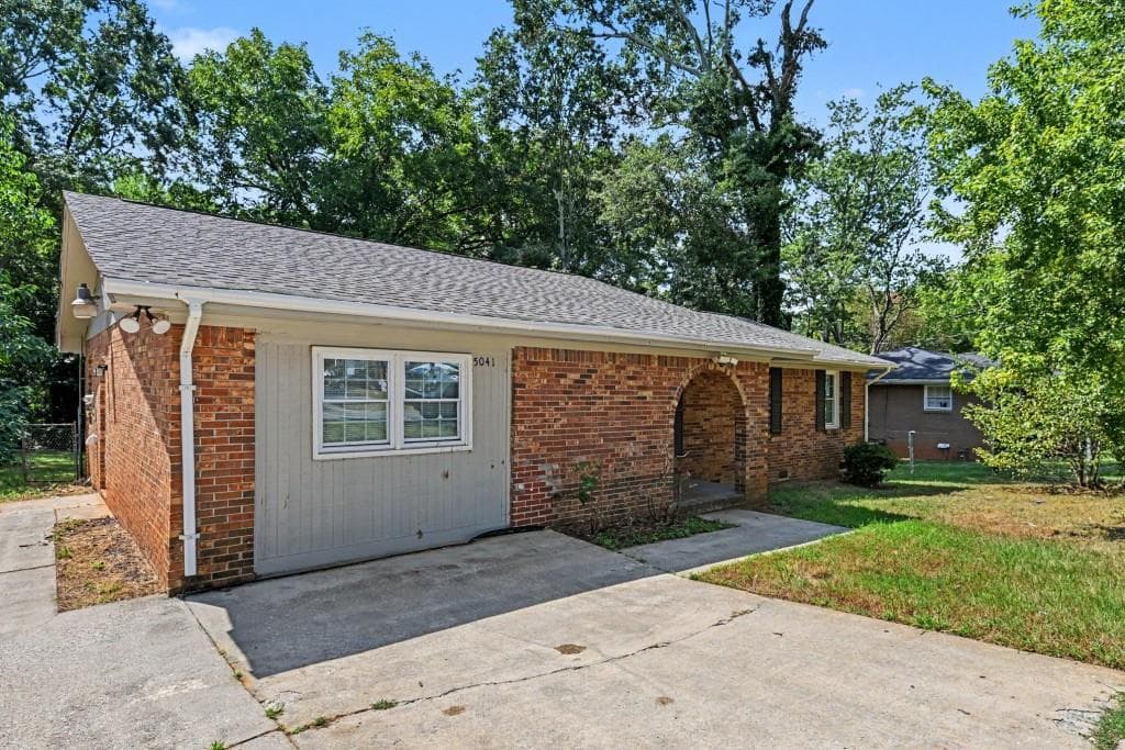4 bedroom, 2 bathroom, 1,579 sq ft single family residence for sale at 5041 W Mountain Street, Stone Mountain, GA 30083 — photo 3