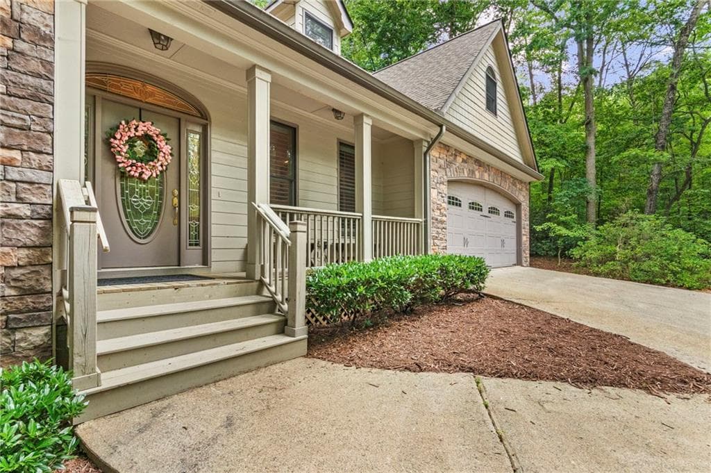 5 bedroom, 4 bathroom, 4,045 sq ft single family residence for sale at 1556 Tamarack Drive, Jasper, GA 30143 — photo 3