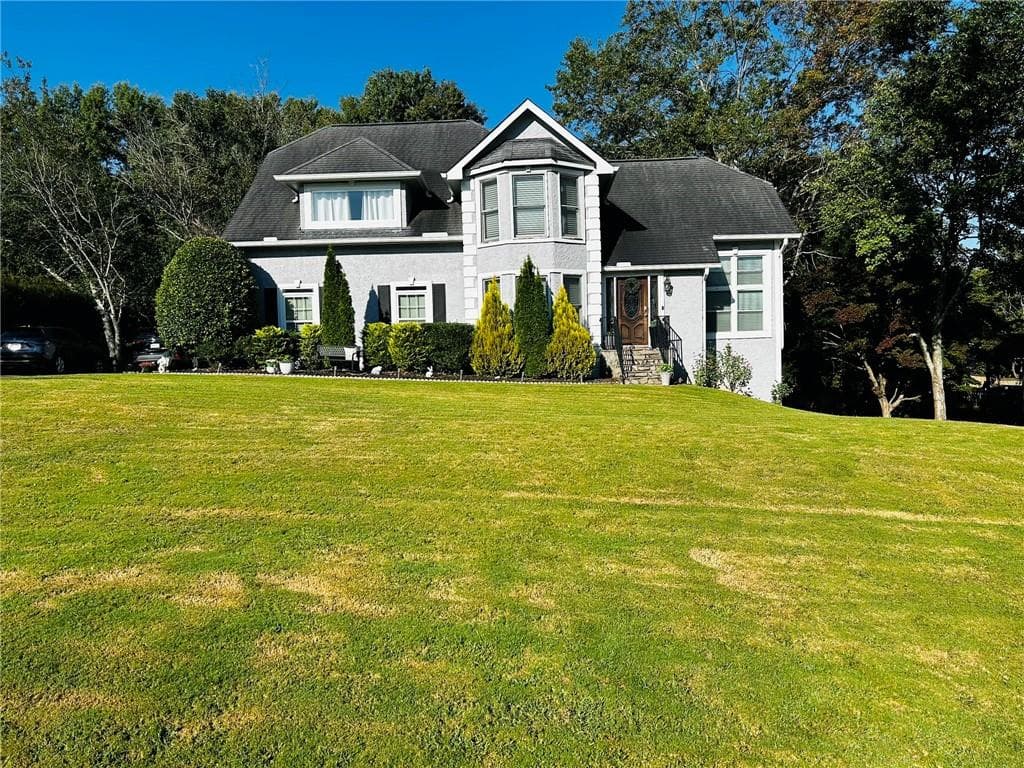 6 bedroom, 5 bathroom, 4,600 sq ft single family residence for sale at 120 Glenclairn Court, Roswell, GA 30076 — photo 2