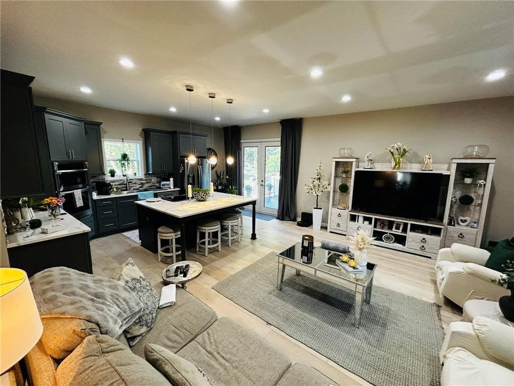 6 bedroom, 5 bathroom, 4,600 sq ft single family residence for sale at 120 Glenclairn Court, Roswell, GA 30076 — photo 5