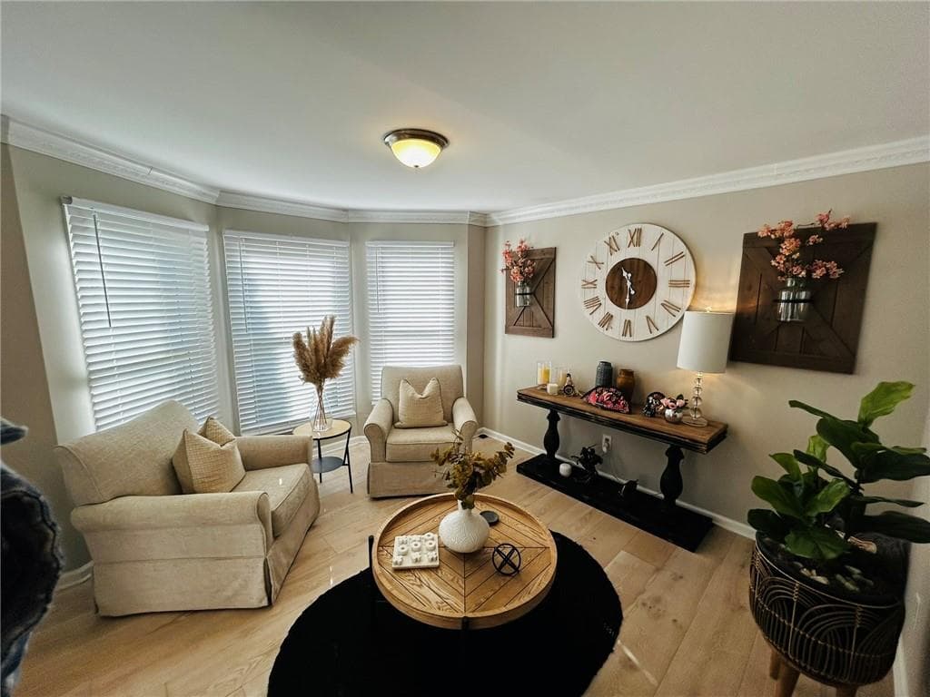 6 bedroom, 5 bathroom, 4,600 sq ft single family residence for sale at 120 Glenclairn Court, Roswell, GA 30076 — photo 4