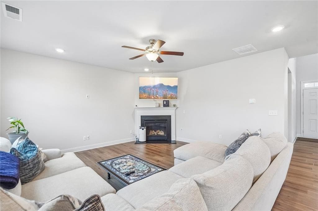 5 bedroom, 3 bathroom, 2,837 sq ft single family residence for sale at 217 Blue Iris Court, Winder, GA 30680 — photo 7