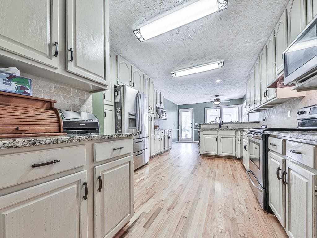 5 bedroom, 3 bathroom, 4,687 sq ft single family residence for sale at 6534 Cartersville Highway, Dallas, GA 30132 — photo 7