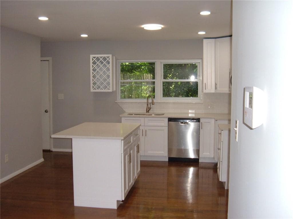 3 bedroom, 2 bathroom, 936 sq ft single family residence for sale at 3212 Delmar Lane, Atlanta, GA 30311 — photo 3