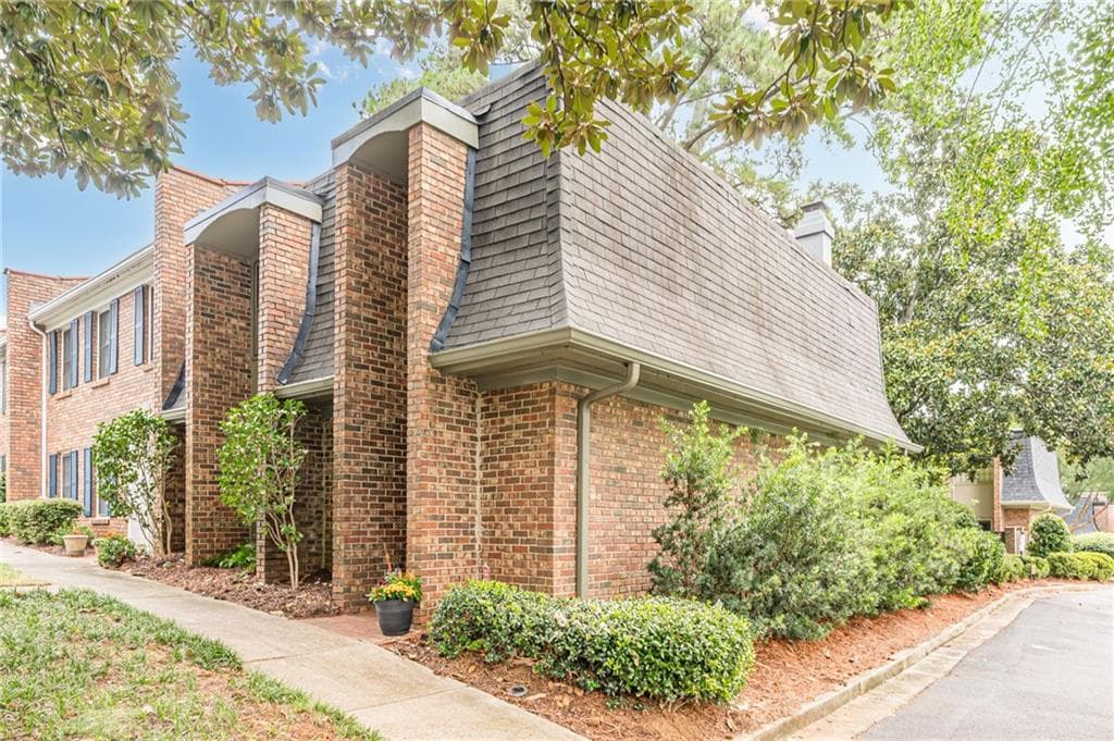 2 bedroom, 3 bathroom, 1,364 sq ft townhouse for sale at 26 Old Ivy Square 26, Atlanta, GA 30342 — photo 5