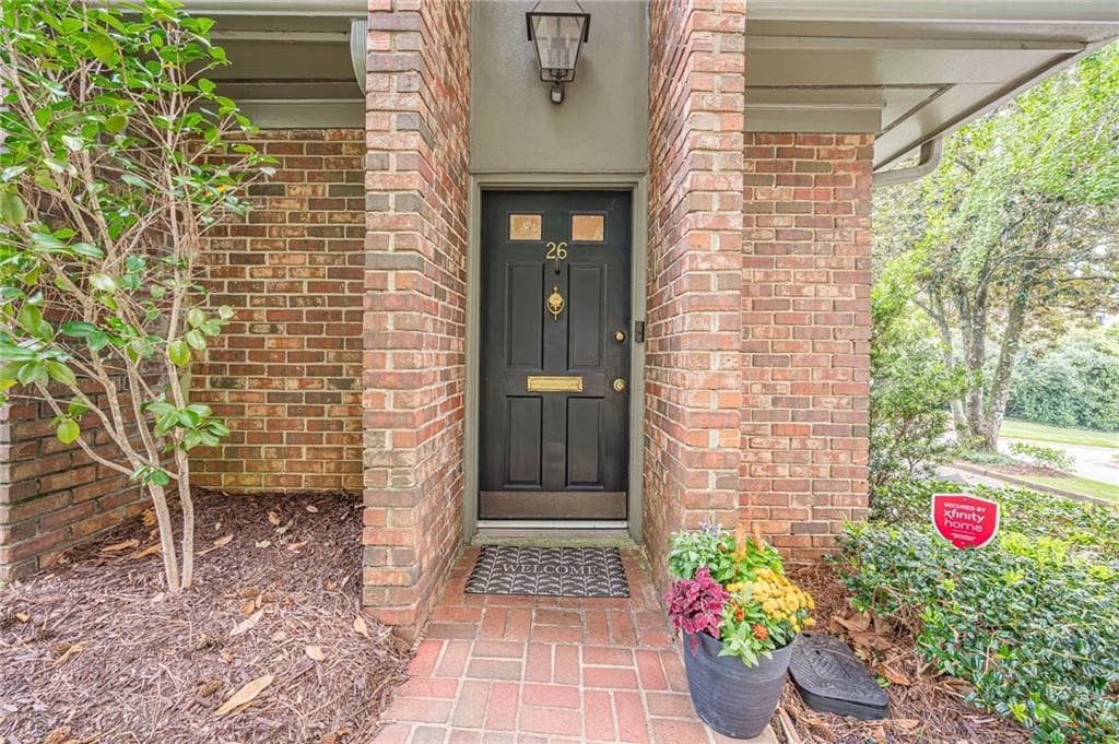 2 bedroom, 3 bathroom, 1,364 sq ft townhouse for sale at 26 Old Ivy Square 26, Atlanta, GA 30342 — photo 3