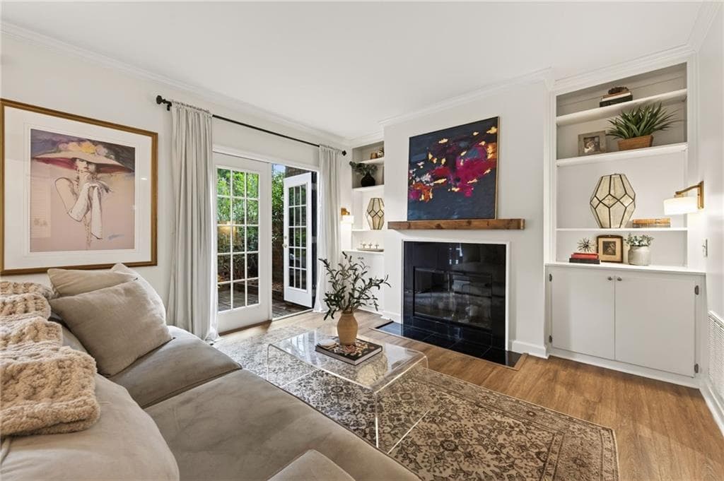2 bedroom, 3 bathroom, 1,364 sq ft townhouse for sale at 26 Old Ivy Square 26, Atlanta, GA 30342