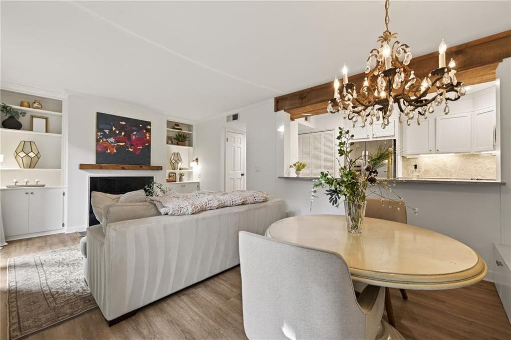 2 bedroom, 3 bathroom, 1,364 sq ft townhouse for sale at 26 Old Ivy Square 26, Atlanta, GA 30342 — photo 2
