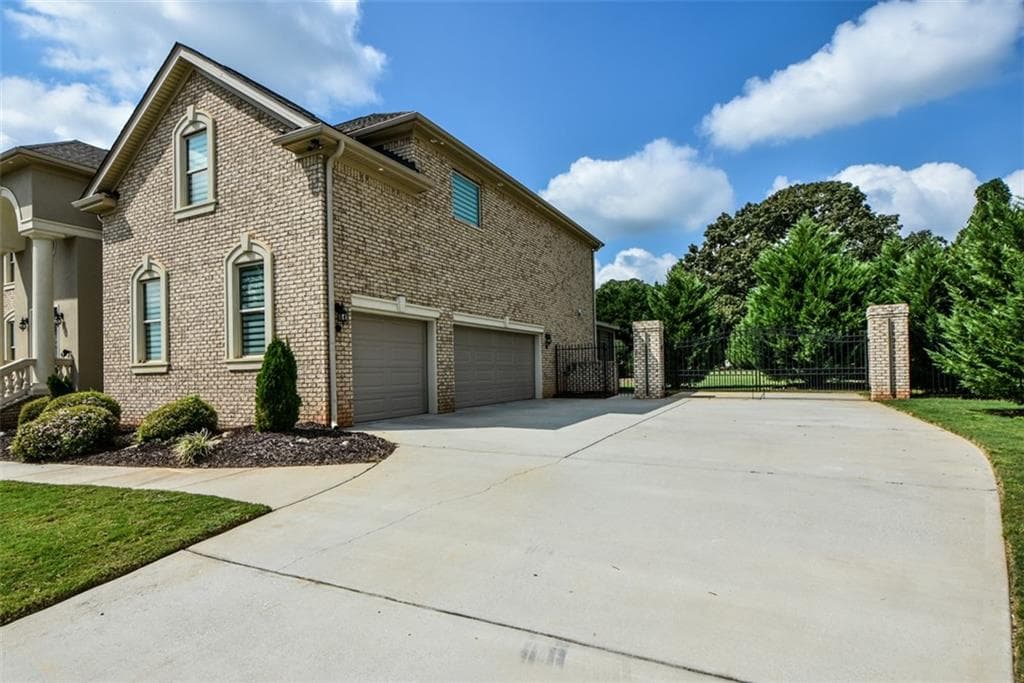 5 bedroom, 4 bathroom, 4,188 sq ft single family residence for sale at 3012 Heights Avenue, Conyers, GA 30094 — photo 5