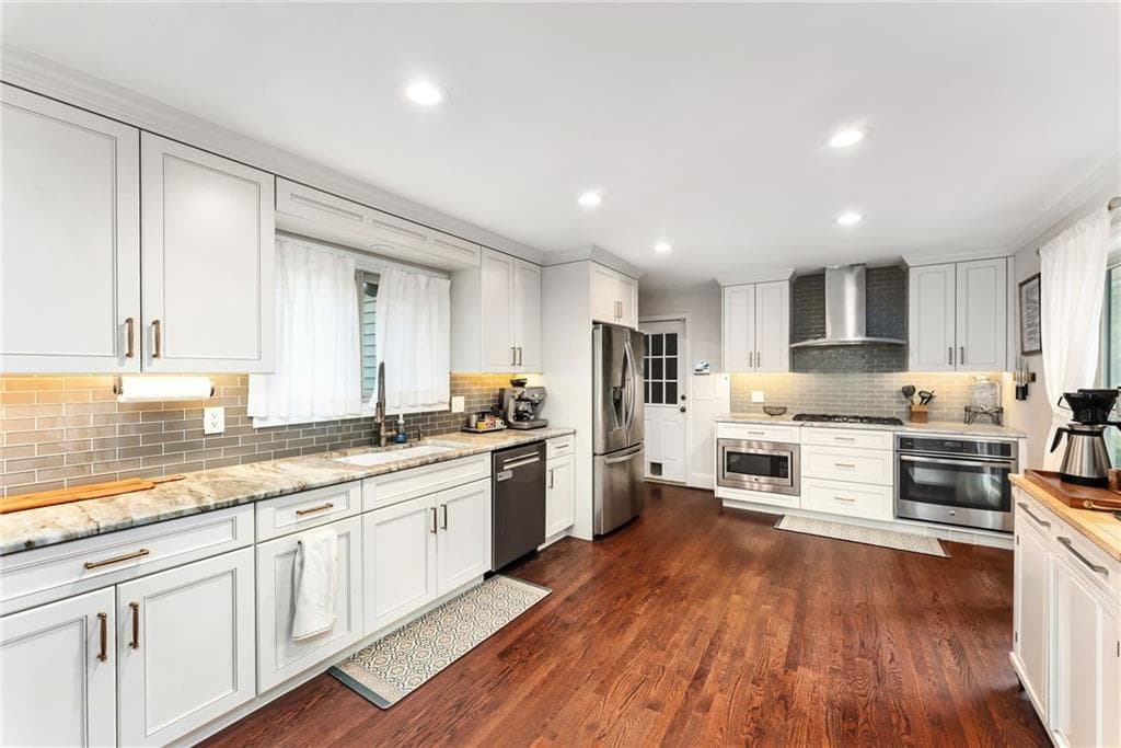4 bedroom, 4 bathroom, 3,567 sq ft single family residence for sale at 3665 High Green Drive, Marietta, GA 30068 — photo 3