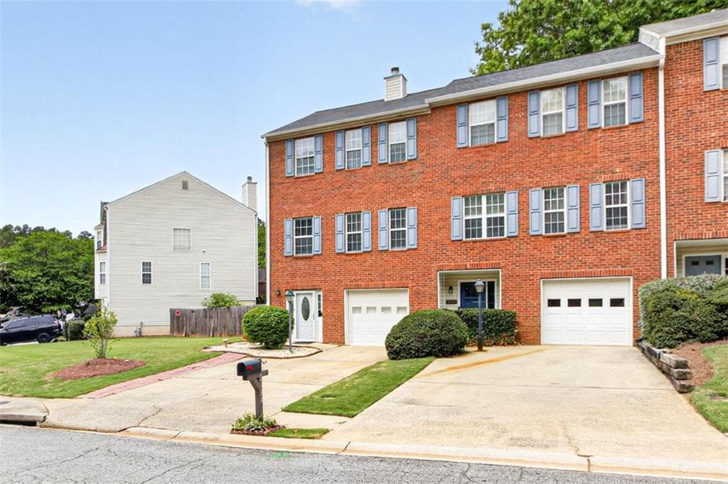 3 bedroom, 4 bathroom, 2,061 sq ft townhouse for sale at 2484 Stonegate Drive, Acworth, GA 30101 — photo 3