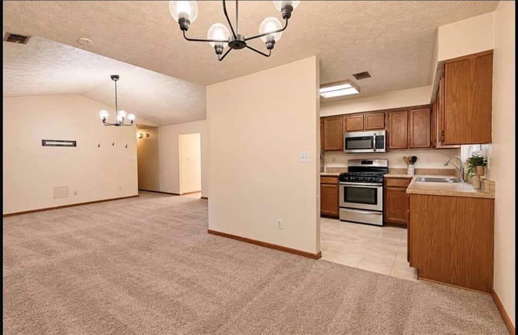 3 bedroom, 2 bathroom, 1,392 sq ft single family residence for sale at 10436 Tara Pointe Drive, Jonesboro, GA 30238 — photo 7