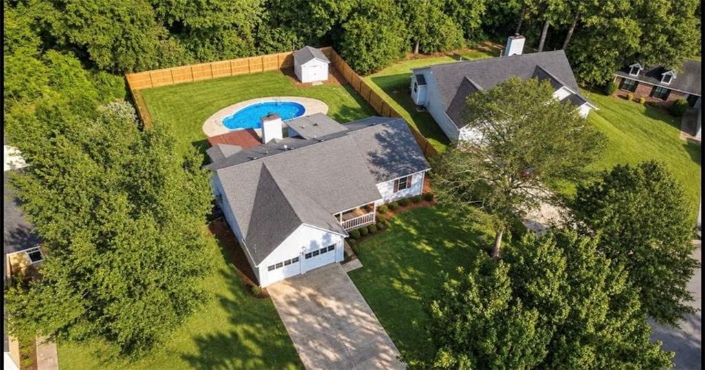 3 bedroom, 2 bathroom, 1,392 sq ft single family residence for sale at 10436 Tara Pointe Drive, Jonesboro, GA 30238 — photo 3