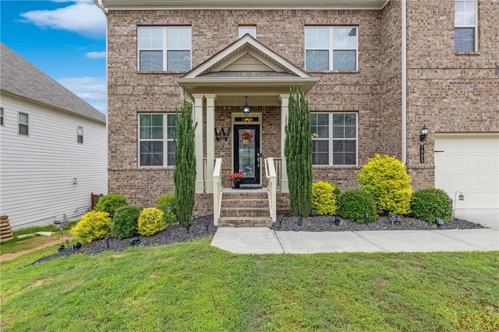 5 bedroom, 4 bathroom, 3,999 sq ft single family residence for sale at 7905 Brewton Creek Drive, Cumming, GA 30028 — photo 3