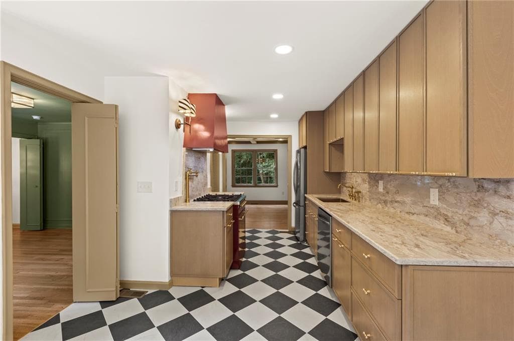 4 bedroom, 2 bathroom, 1,760 sq ft single family residence for sale at 1052 Country Lane, Atlanta, GA 30324 — photo 5