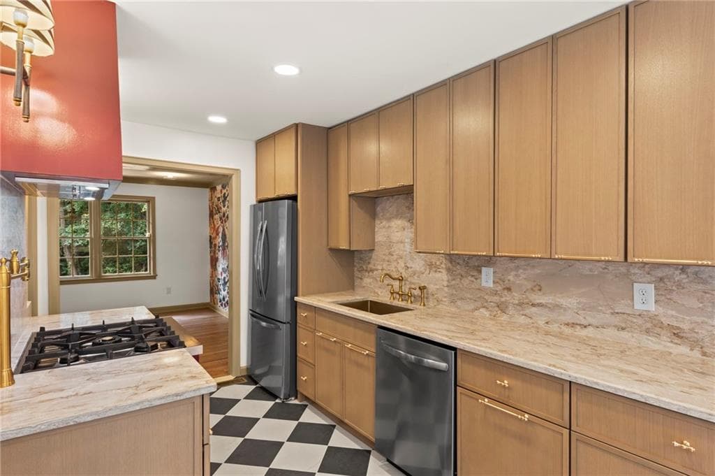 4 bedroom, 2 bathroom, 1,760 sq ft single family residence for sale at 1052 Country Lane, Atlanta, GA 30324 — photo 7
